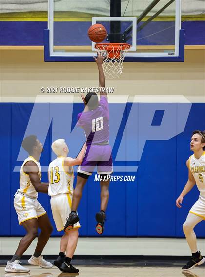 Thumbnail 3 in University vs. Crandall (UIL 5A Bi-District) photogallery.