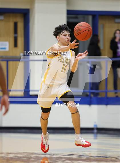 Thumbnail 2 in University vs. Crandall (UIL 5A Bi-District) photogallery.