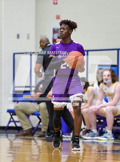 Thumbnail 2 in University vs. Crandall (UIL 5A Bi-District) photogallery.