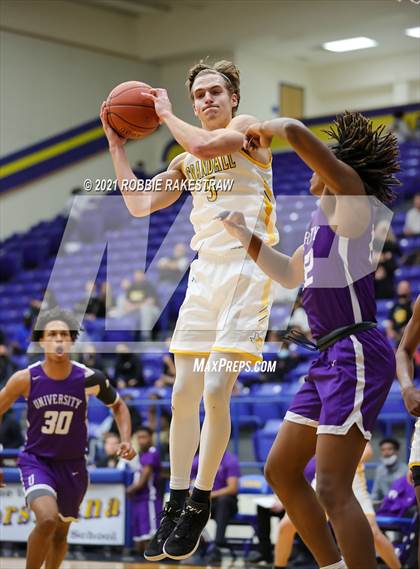 Thumbnail 3 in University vs. Crandall (UIL 5A Bi-District) photogallery.