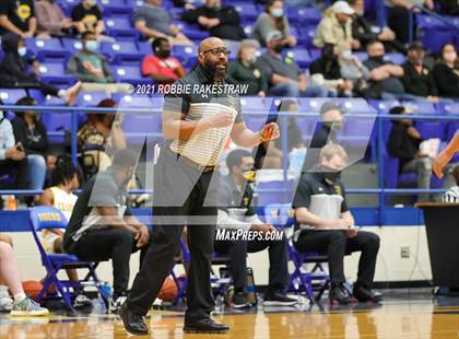 Thumbnail 2 in University vs. Crandall (UIL 5A Bi-District) photogallery.