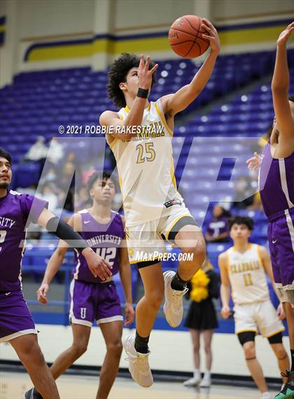 Thumbnail 2 in University vs. Crandall (UIL 5A Bi-District) photogallery.
