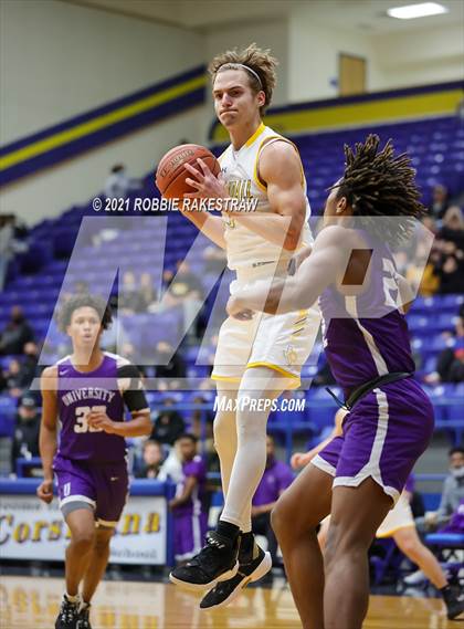 Thumbnail 1 in University vs. Crandall (UIL 5A Bi-District) photogallery.