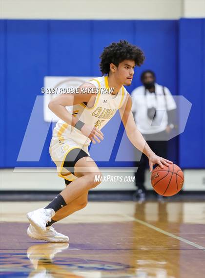 Thumbnail 2 in University vs. Crandall (UIL 5A Bi-District) photogallery.