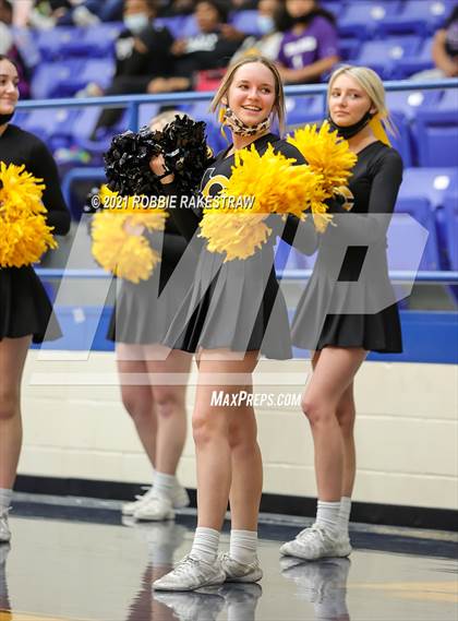 Thumbnail 3 in University vs. Crandall (UIL 5A Bi-District) photogallery.