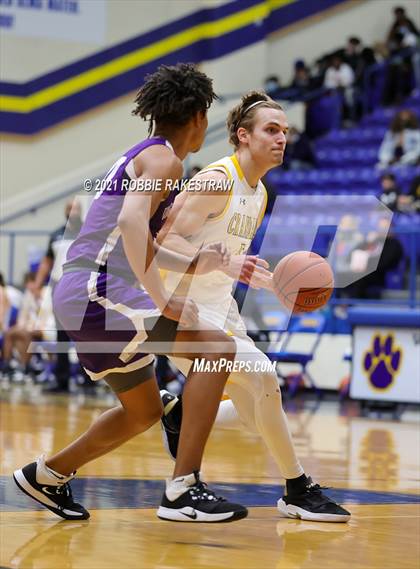 Thumbnail 2 in University vs. Crandall (UIL 5A Bi-District) photogallery.