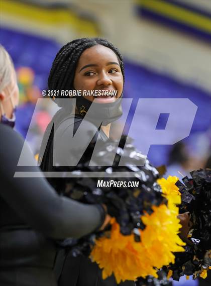 Thumbnail 1 in University vs. Crandall (UIL 5A Bi-District) photogallery.