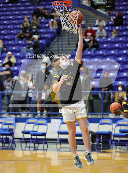 Thumbnail 3 in University vs. Crandall (UIL 5A Bi-District) photogallery.