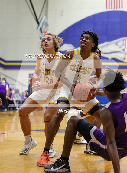 Thumbnail 1 in University vs. Crandall (UIL 5A Bi-District) photogallery.