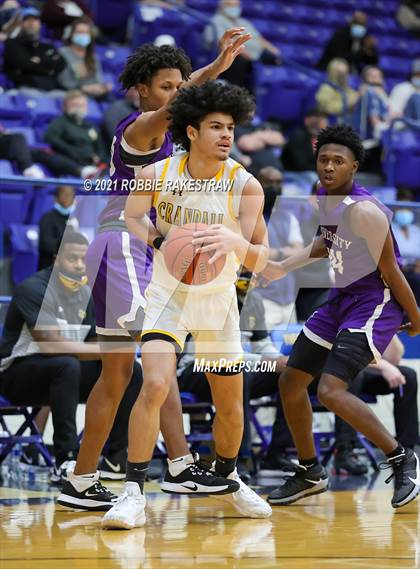 Thumbnail 3 in University vs. Crandall (UIL 5A Bi-District) photogallery.
