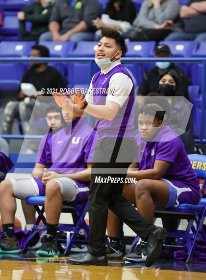 Thumbnail 1 in University vs. Crandall (UIL 5A Bi-District) photogallery.