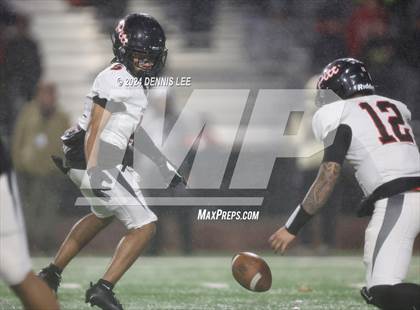 Thumbnail 1 in De La Salle vs. Pittsburg (CIF NCS Open Final) photogallery.