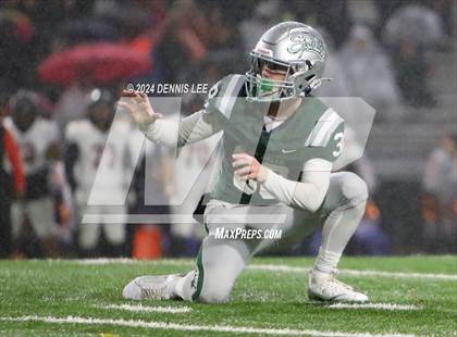 Thumbnail 2 in De La Salle vs. Pittsburg (CIF NCS Open Final) photogallery.