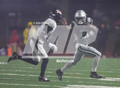 Thumbnail 3 in De La Salle vs. Pittsburg (CIF NCS Open Final) photogallery.