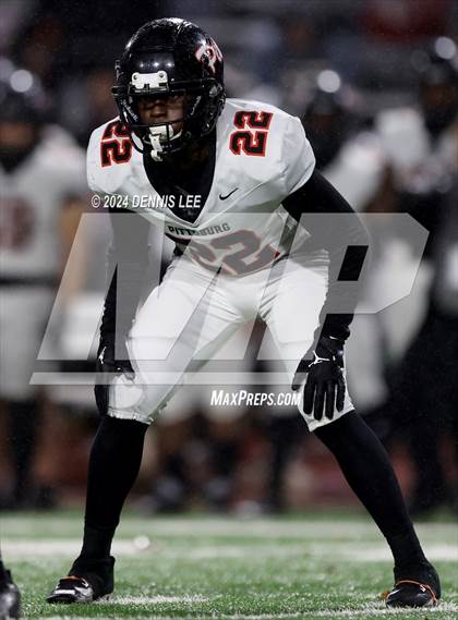 Thumbnail 3 in De La Salle vs. Pittsburg (CIF NCS Open Final) photogallery.