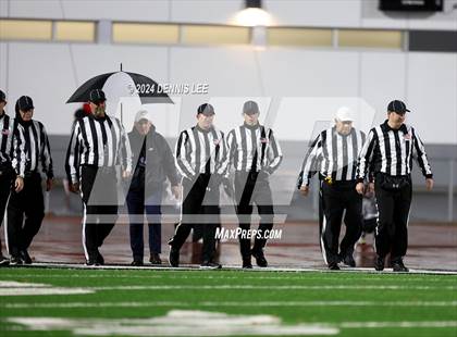 Thumbnail 1 in De La Salle vs. Pittsburg (CIF NCS Open Final) photogallery.