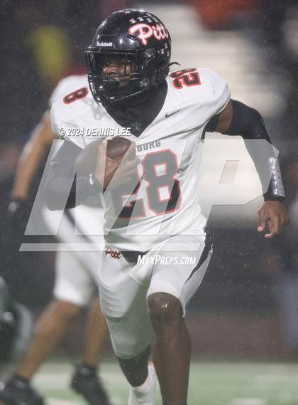 Thumbnail 1 in De La Salle vs. Pittsburg (CIF NCS Open Final) photogallery.