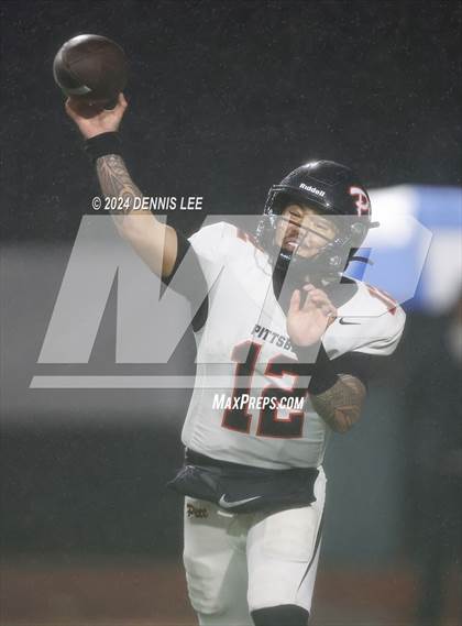 Thumbnail 1 in De La Salle vs. Pittsburg (CIF NCS Open Final) photogallery.