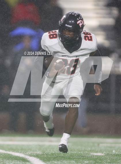 Thumbnail 3 in De La Salle vs. Pittsburg (CIF NCS Open Final) photogallery.
