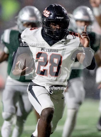 Thumbnail 2 in De La Salle vs. Pittsburg (CIF NCS Open Final) photogallery.