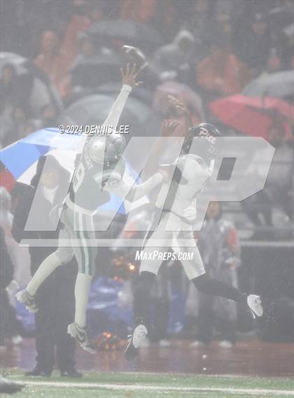 Thumbnail 1 in De La Salle vs. Pittsburg (CIF NCS Open Final) photogallery.