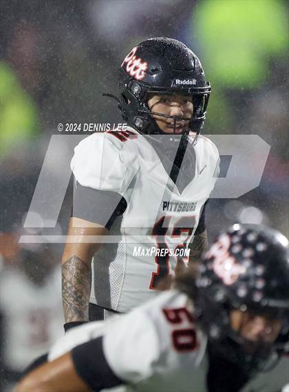 Thumbnail 2 in De La Salle vs. Pittsburg (CIF NCS Open Final) photogallery.