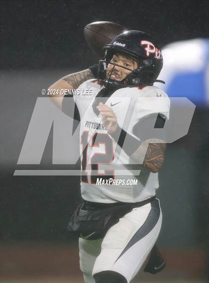 Thumbnail 2 in De La Salle vs. Pittsburg (CIF NCS Open Final) photogallery.