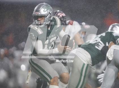 Thumbnail 2 in De La Salle vs. Pittsburg (CIF NCS Open Final) photogallery.