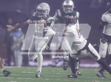 Thumbnail 2 in De La Salle vs. Pittsburg (CIF NCS Open Final) photogallery.