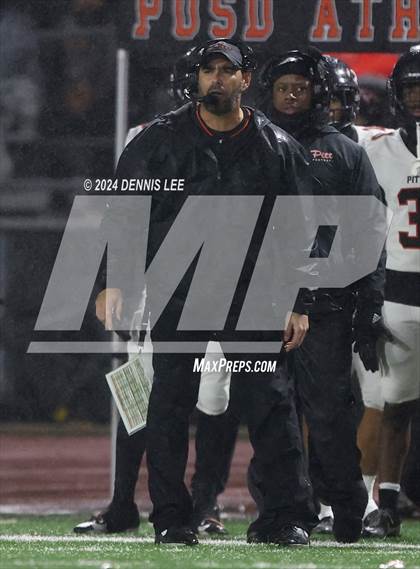 Thumbnail 3 in De La Salle vs. Pittsburg (CIF NCS Open Final) photogallery.