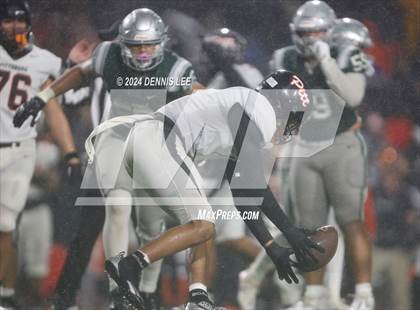 Thumbnail 2 in De La Salle vs. Pittsburg (CIF NCS Open Final) photogallery.