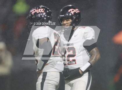 Thumbnail 2 in De La Salle vs. Pittsburg (CIF NCS Open Final) photogallery.