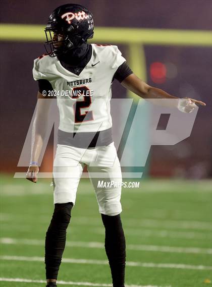 Thumbnail 1 in De La Salle vs. Pittsburg (CIF NCS Open Final) photogallery.