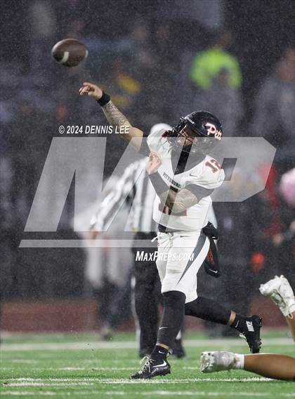 Thumbnail 3 in De La Salle vs. Pittsburg (CIF NCS Open Final) photogallery.