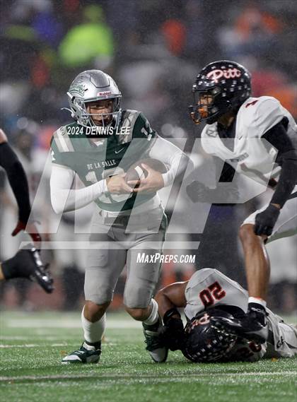 Thumbnail 1 in De La Salle vs. Pittsburg (CIF NCS Open Final) photogallery.