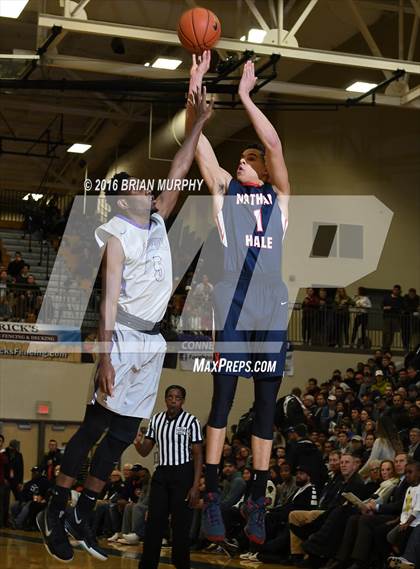 Thumbnail 2 in Nathan Hale vs. Garfield (Les Schwab Invitational) photogallery.