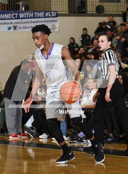 Thumbnail 2 in Nathan Hale vs. Garfield (Les Schwab Invitational) photogallery.