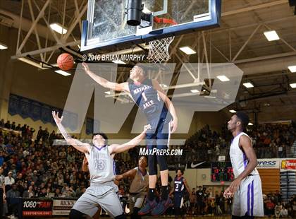 Thumbnail 3 in Nathan Hale vs. Garfield (Les Schwab Invitational) photogallery.