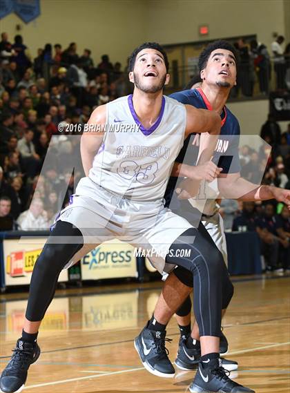 Thumbnail 2 in Nathan Hale vs. Garfield (Les Schwab Invitational) photogallery.