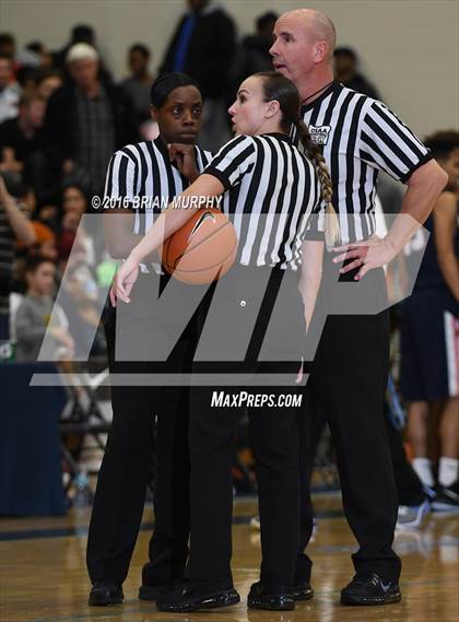 Thumbnail 2 in Nathan Hale vs. Garfield (Les Schwab Invitational) photogallery.