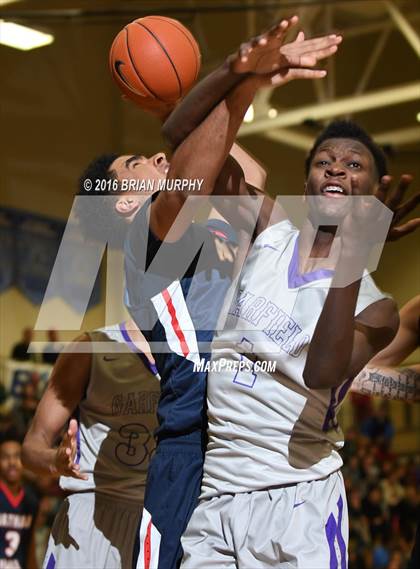 Thumbnail 2 in Nathan Hale vs. Garfield (Les Schwab Invitational) photogallery.