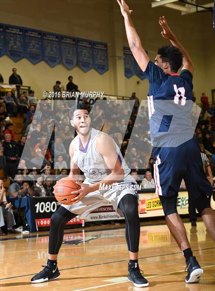 Thumbnail 3 in Nathan Hale vs. Garfield (Les Schwab Invitational) photogallery.