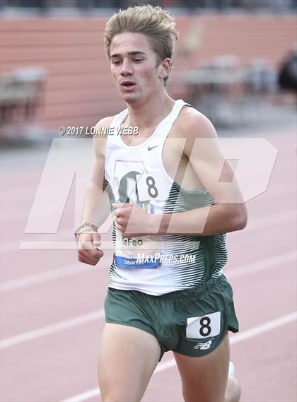 Thumbnail 1 in 50th Annual Loucks Games (Men's 3200 Meter Run) photogallery.