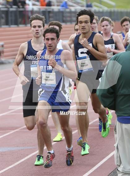 Thumbnail 2 in 50th Annual Loucks Games (Men's 3200 Meter Run) photogallery.