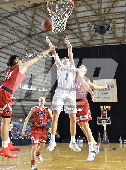 Thumbnail 2 in Union vs. Kennedy Catholic (WIAA 4A Quarterfinal)  photogallery.