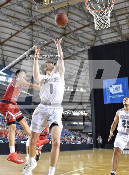 Thumbnail 2 in Union vs. Kennedy Catholic (WIAA 4A Quarterfinal)  photogallery.