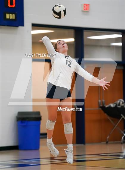 Thumbnail 2 in Lebanon vs. Tri-West Hendricks (IHSAA 3A Sectional Final) photogallery.