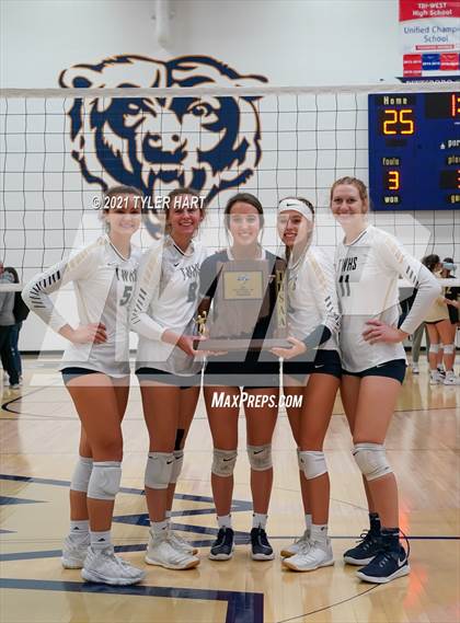 Thumbnail 3 in Lebanon vs. Tri-West Hendricks (IHSAA 3A Sectional Final) photogallery.