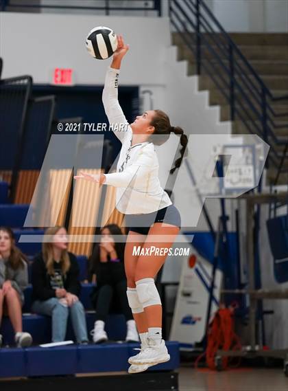 Thumbnail 1 in Lebanon vs. Tri-West Hendricks (IHSAA 3A Sectional Final) photogallery.