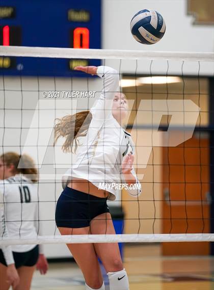 Thumbnail 2 in Lebanon vs. Tri-West Hendricks (IHSAA 3A Sectional Final) photogallery.
